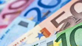 Geld Euroscheine iStock Delpixart